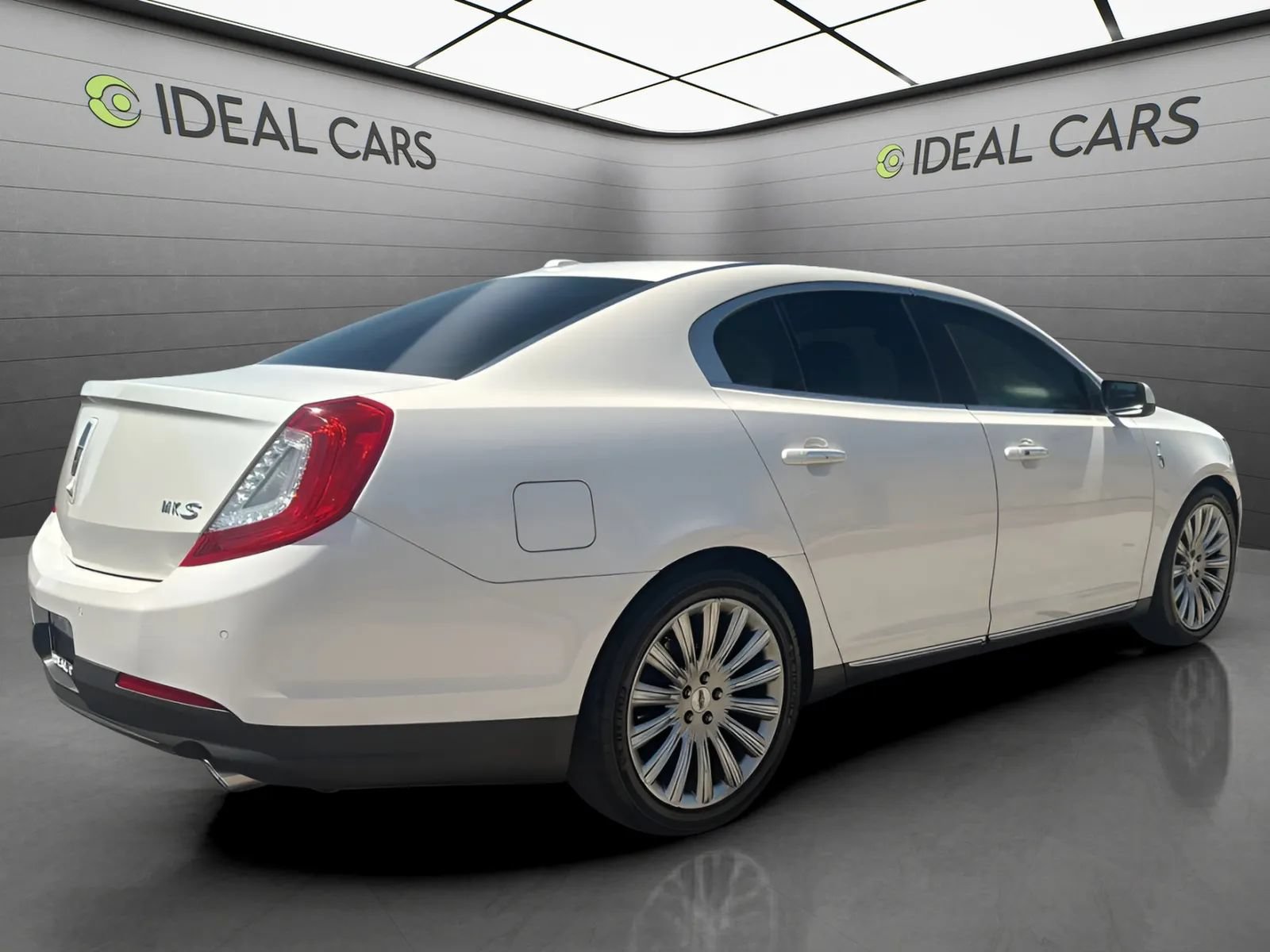 Used 2014 Lincoln MKS w/ Equipment Group 101A FWD image 5