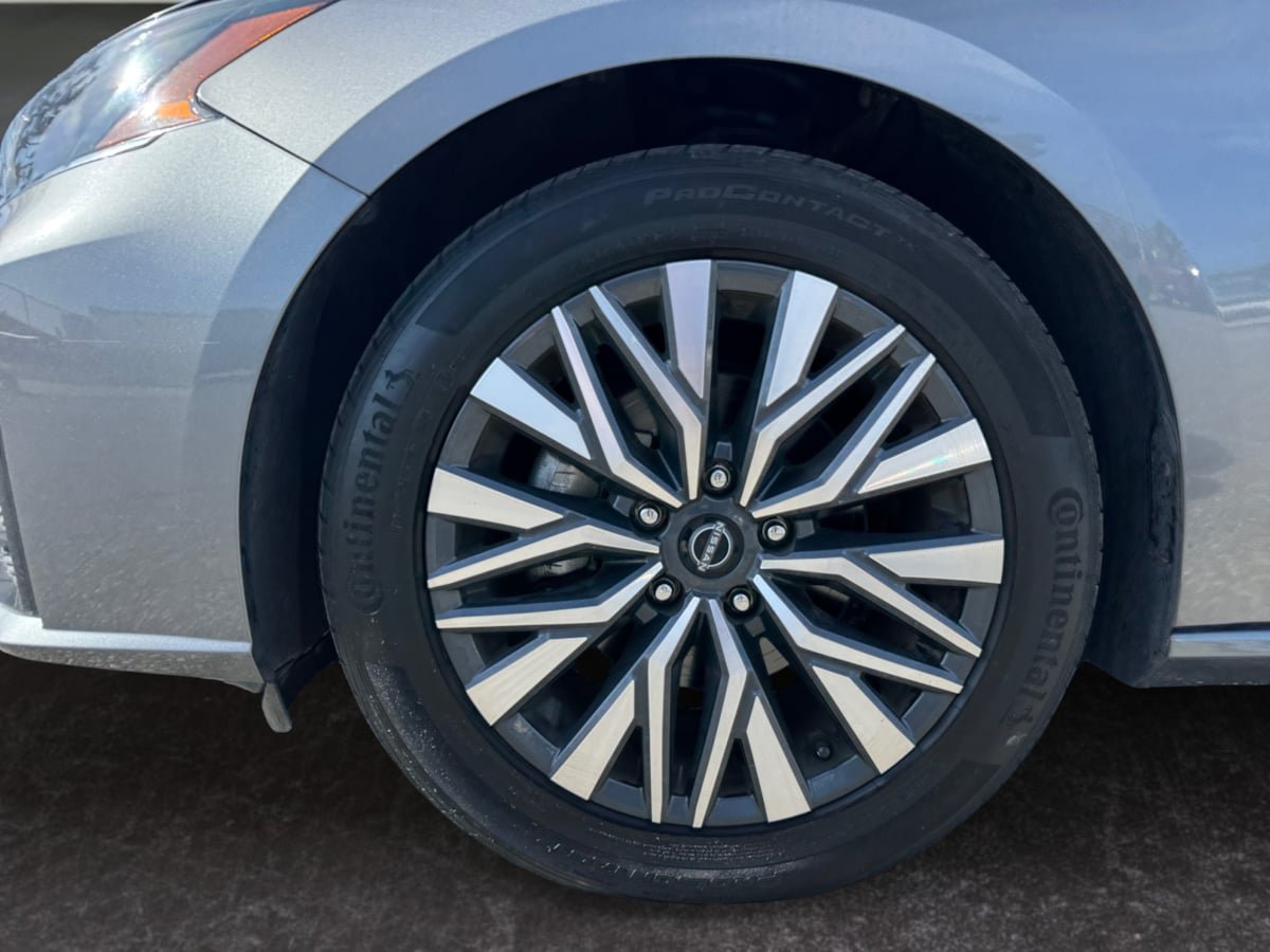 Used 2024 Nissan Altima 2.5 SV FWD image 9