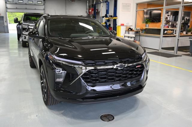 New 2026 Chevrolet Trax RS w/ Driver Confidence Package FWD image 3