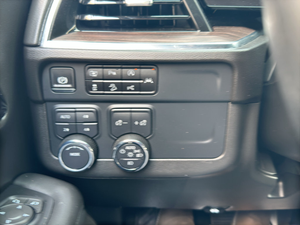 Used 2025 Chevrolet Tahoe Z71 AWD/4WD image 15