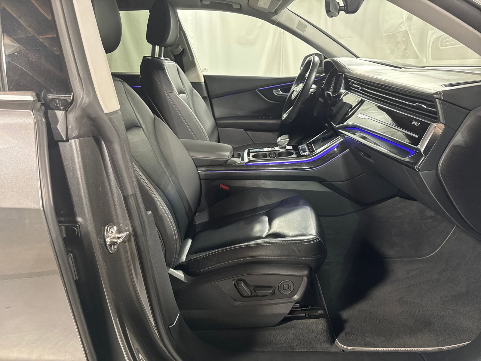 Used 2020 Audi Q8 Prestige w/ Prestige Package image 30