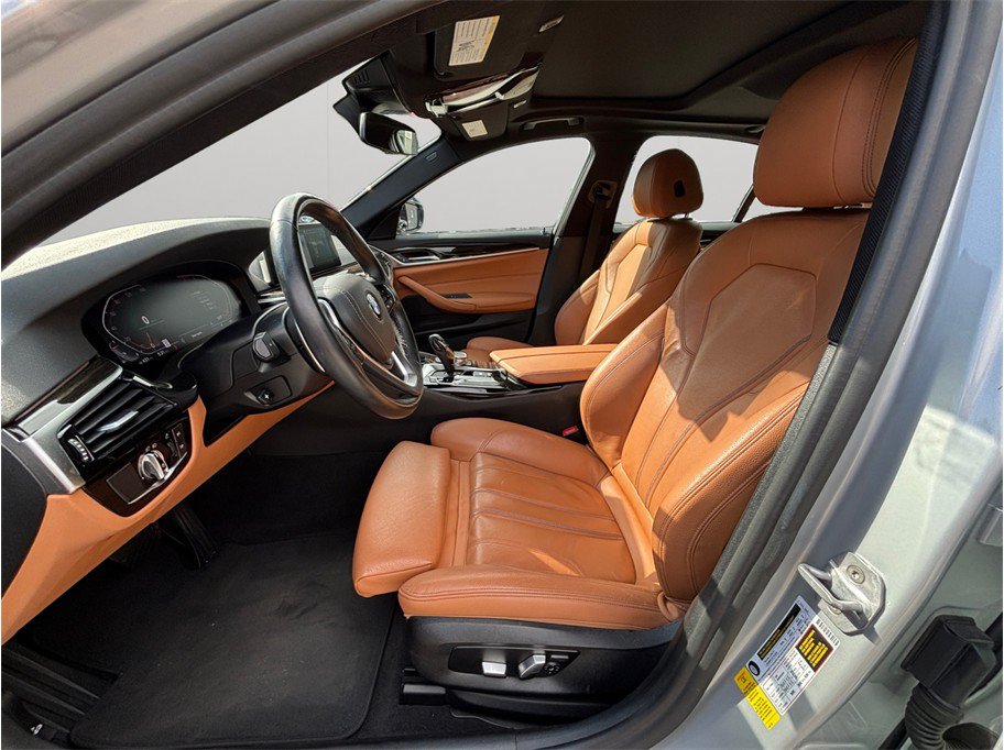 Used 2020 BMW 540i w/ Premium Package RWD image 2