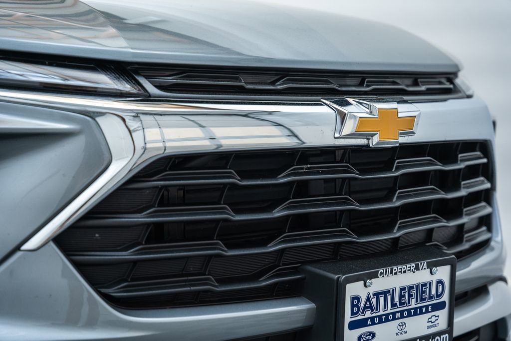 Used 2025 Chevrolet TrailBlazer LT w/ LT Cold Weather Package AWD/4WD image 12