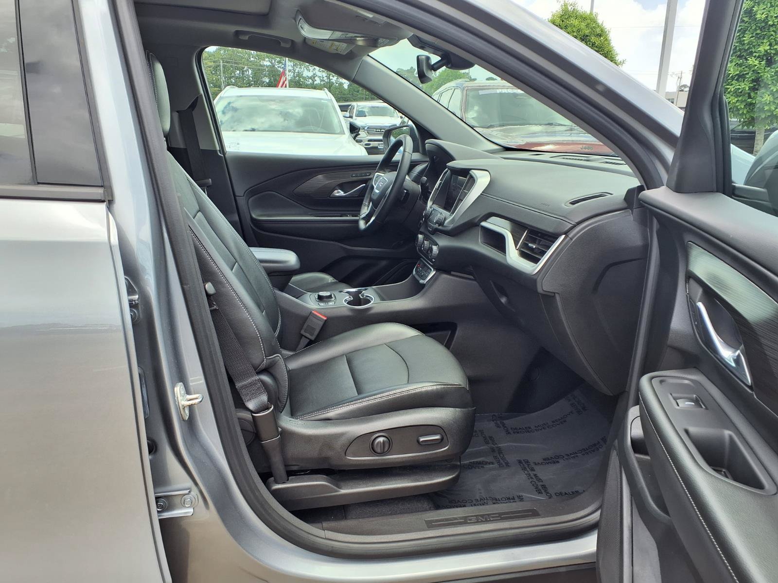 Used 2024 GMC Terrain SLT FWD image 7