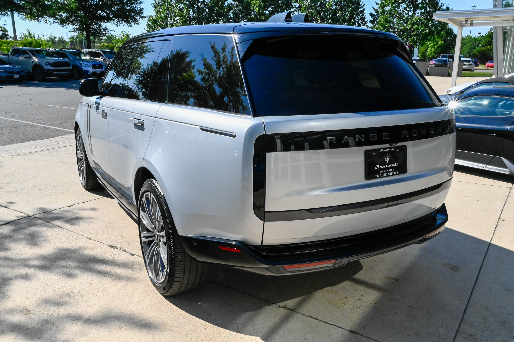 Used 2025 Land Rover Range Rover SE AWD/4WD image 7