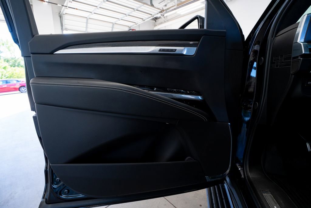 Used 2025 Cadillac Escalade V image 24