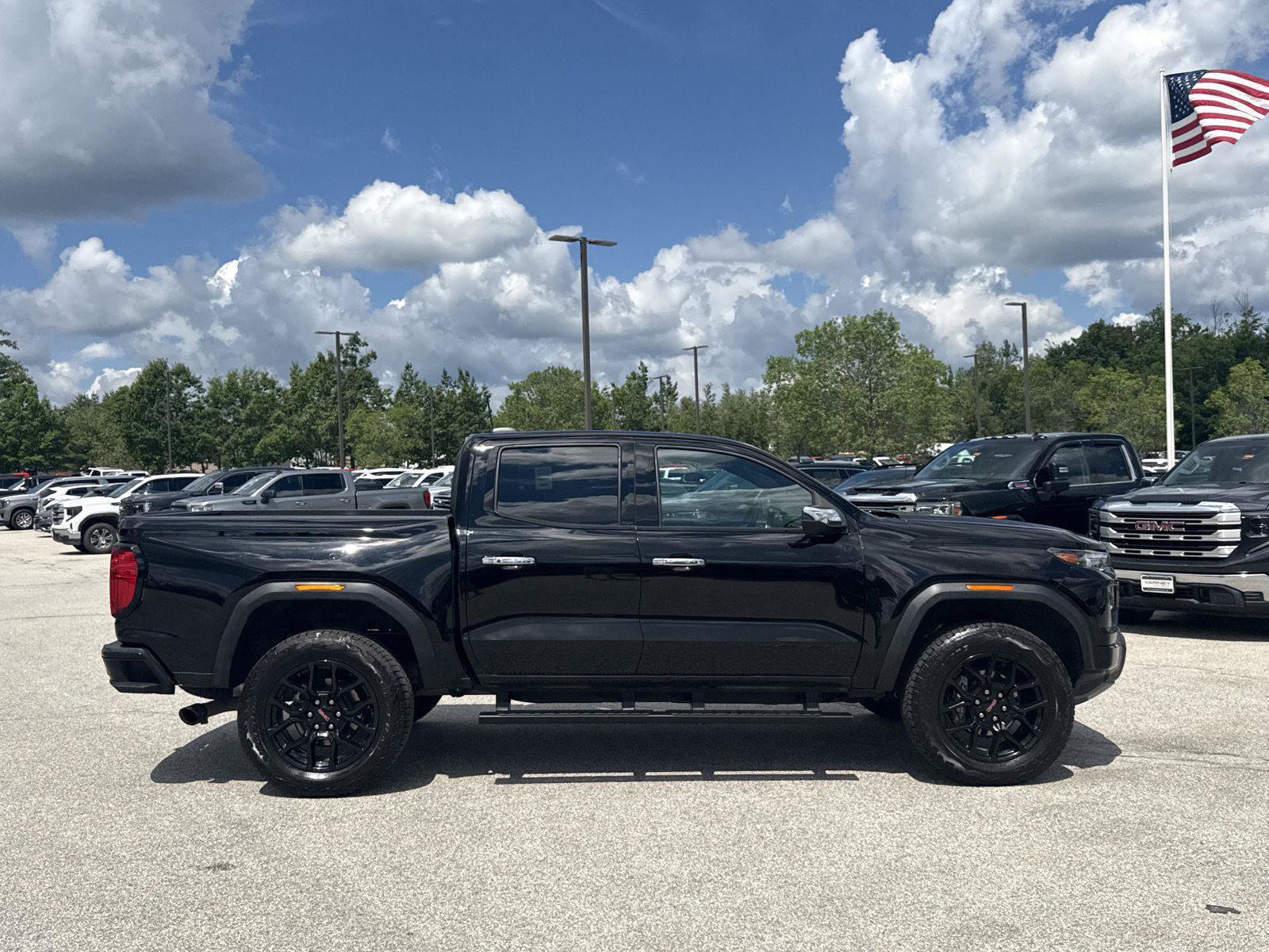 Used 2023 GMC Canyon Denali w/ Denali Black Edition AWD/4WD image 5