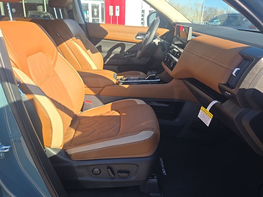 New 2026 Nissan Pathfinder Platinum image 25
