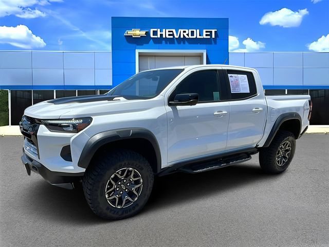 Used 2025 Chevrolet Colorado ZR2 w/ Technology Package AWD/4WD image 7