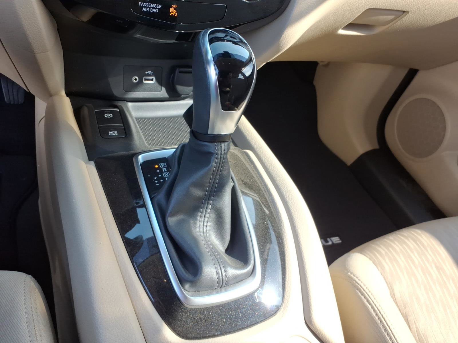 Used 2020 Nissan Rogue SV w/ Sun & Sound Touring Package image 21