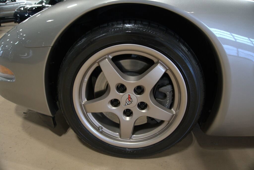 Used 2001 Chevrolet Corvette Convertible w/ Preferred Equipment Group2 image 34