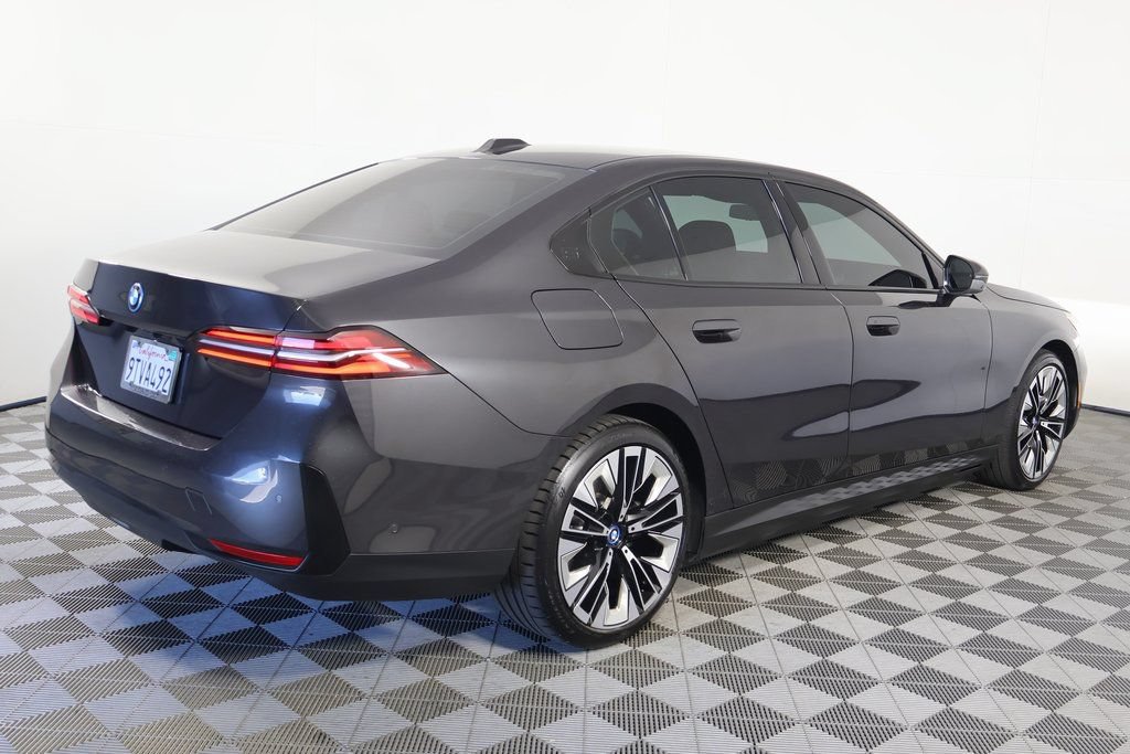 Used 2025 BMW i5 xDrive40 w/ Premium Package AWD/4WD image 4