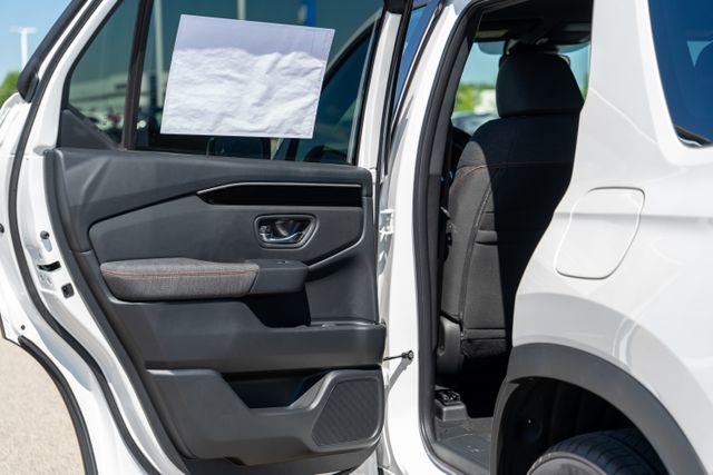 Used 2025 Honda Pilot Sport image 20