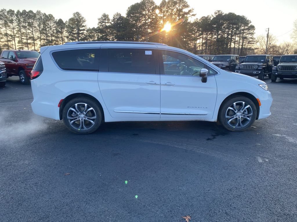 New 2026 Chrysler Pacifica Pinnacle AWD/4WD image 4
