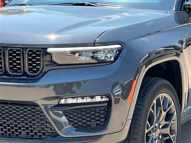 New 2025 Jeep Grand Cherokee Summit image 4