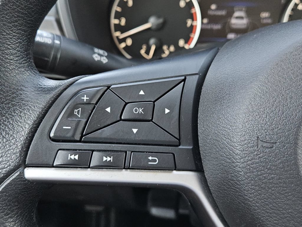 Used 2025 Nissan Altima 2.5 SV FWD image 17
