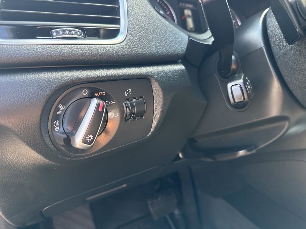 Used 2018 Audi Q3 2.0T Premium Plus w/ Premium Plus Package image 16