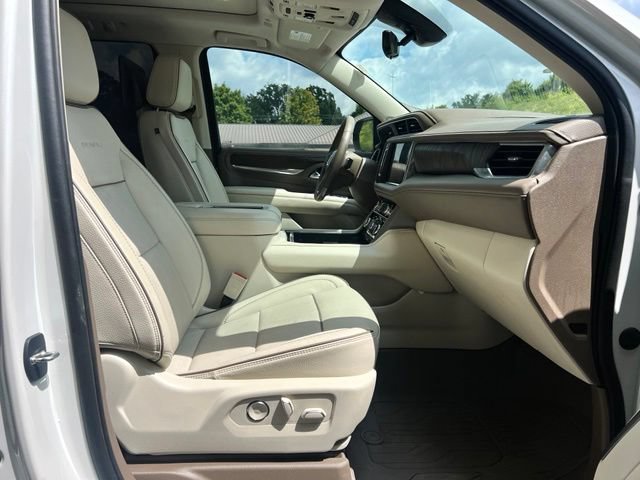 Used 2021 GMC Yukon Denali w/ Denali Premium Package AWD/4WD image 26