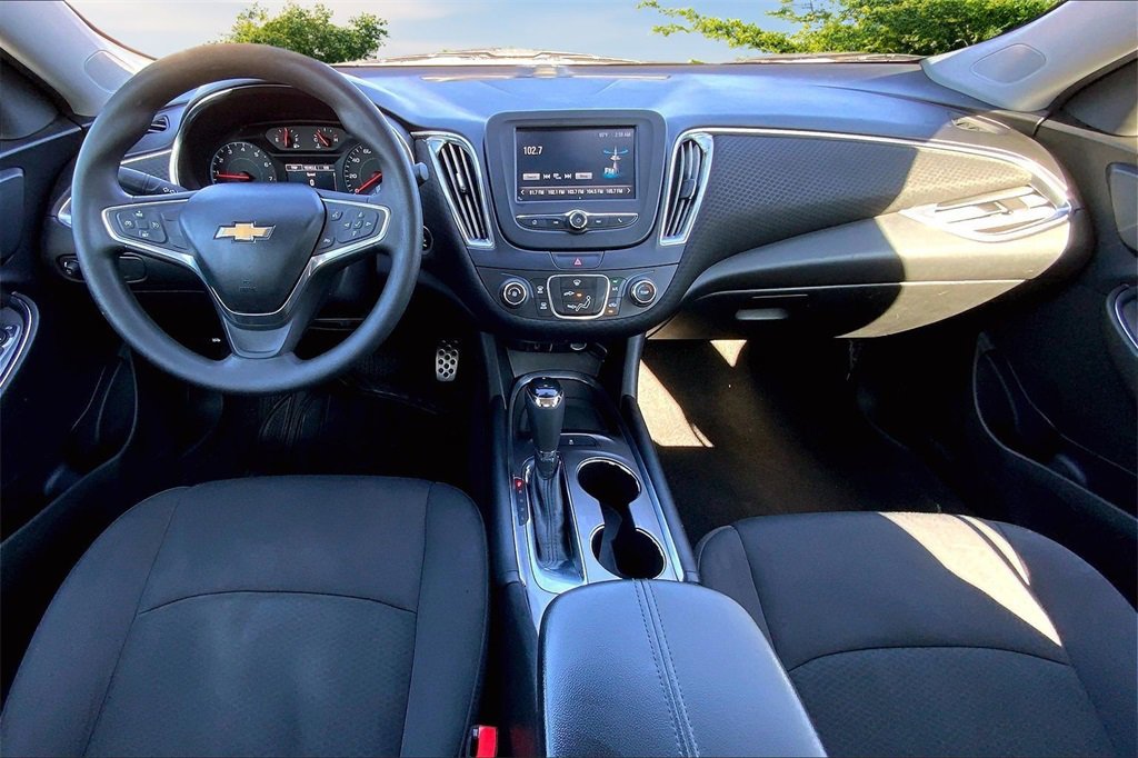 Used 2017 Chevrolet Malibu LT image 7