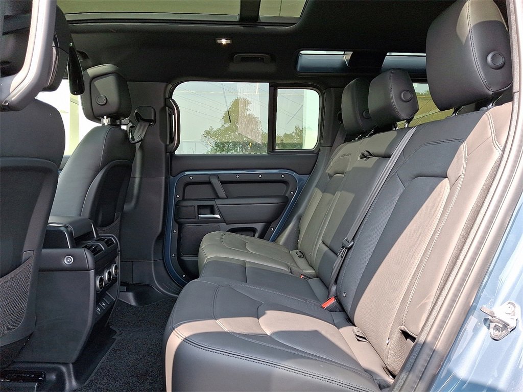 Used 2025 Land Rover Defender 110 S image 7