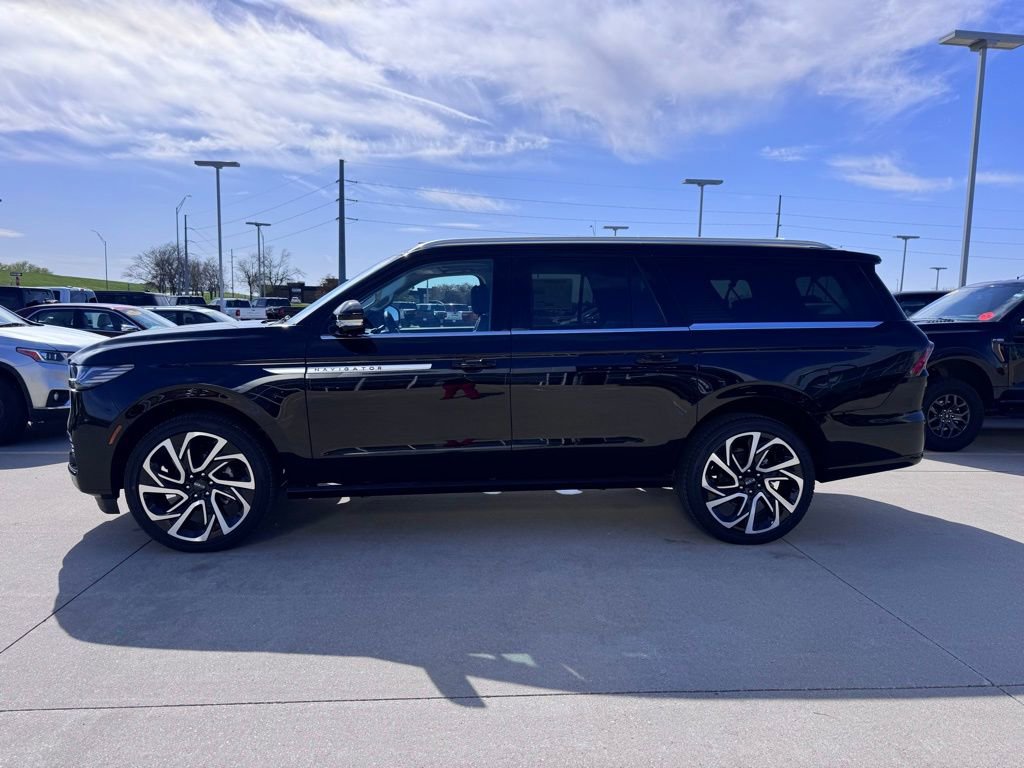 New 2026 Lincoln Navigator L Reserve AWD/4WD image 19