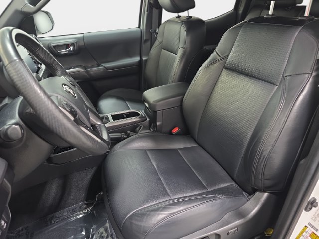 Used 2023 Toyota Tacoma TRD Off-Road w/ TRD Premium Off Road Package AWD/4WD image 11