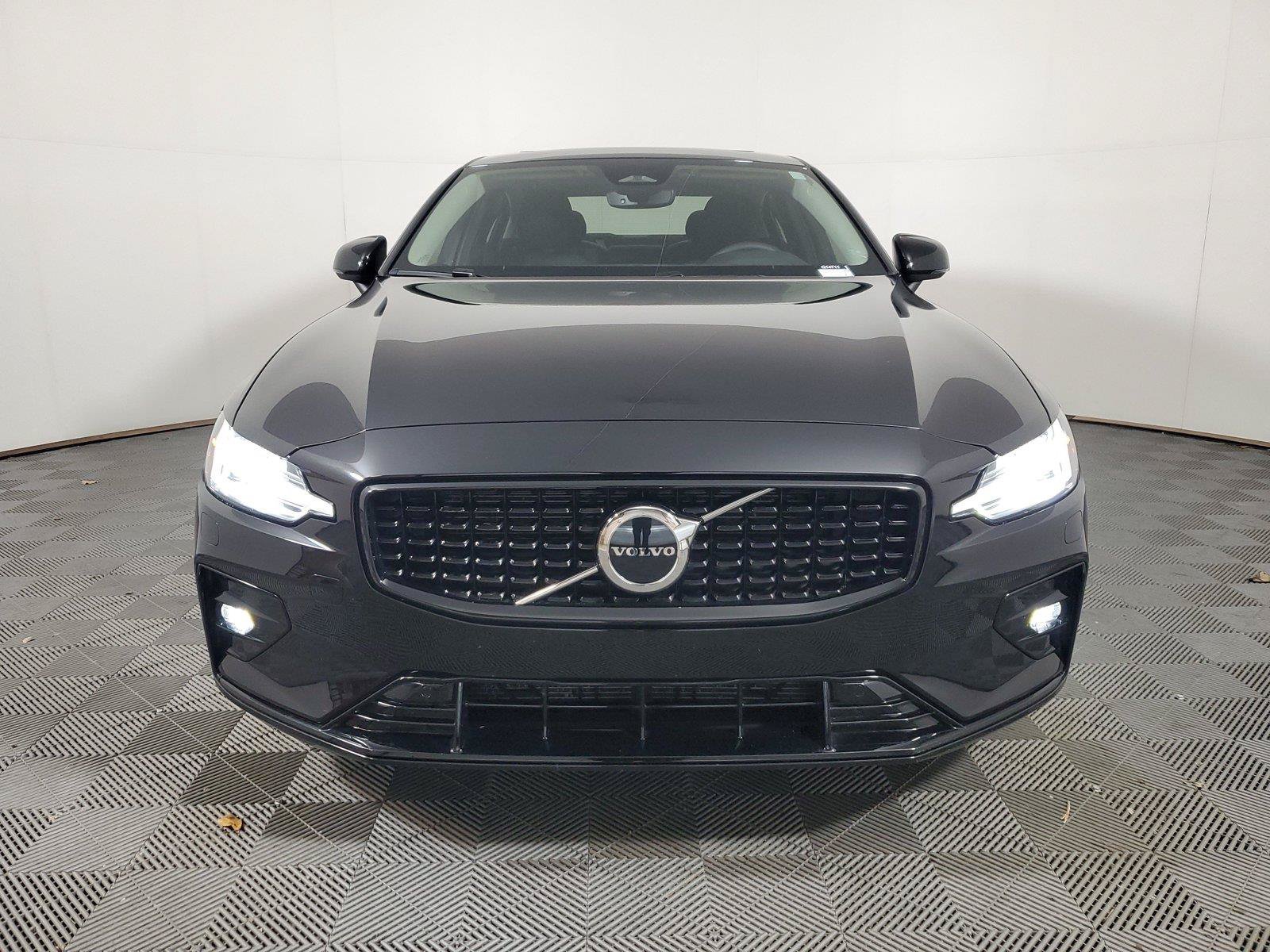 Used 2024 Volvo S60 B5 Core w/ Climate Package FWD image 2