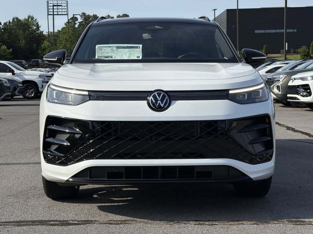 New 2026 Volkswagen Tiguan SE R-Line FWD image 8