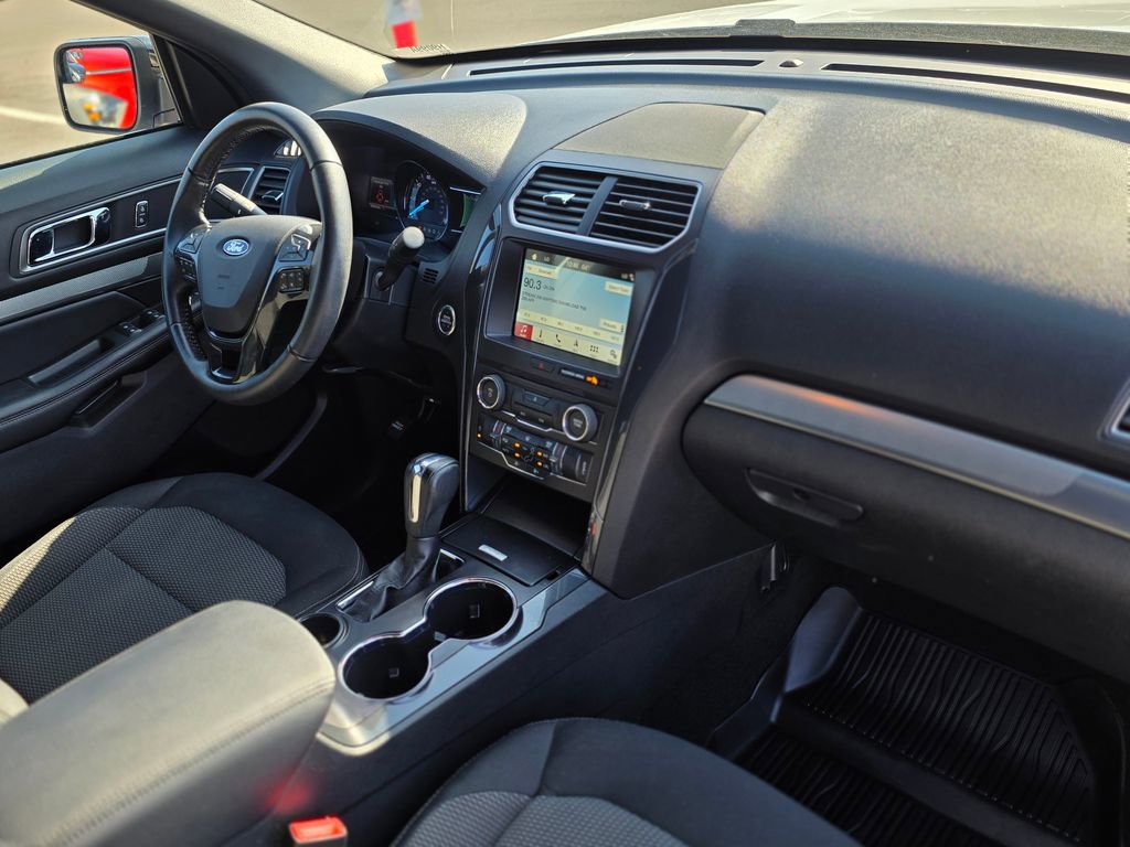 Used 2018 Ford Explorer XLT w/ Equipment Group 201A FWD image 8