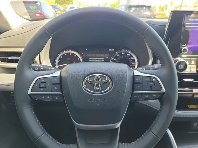 New 2026 Toyota Highlander XLE image 13