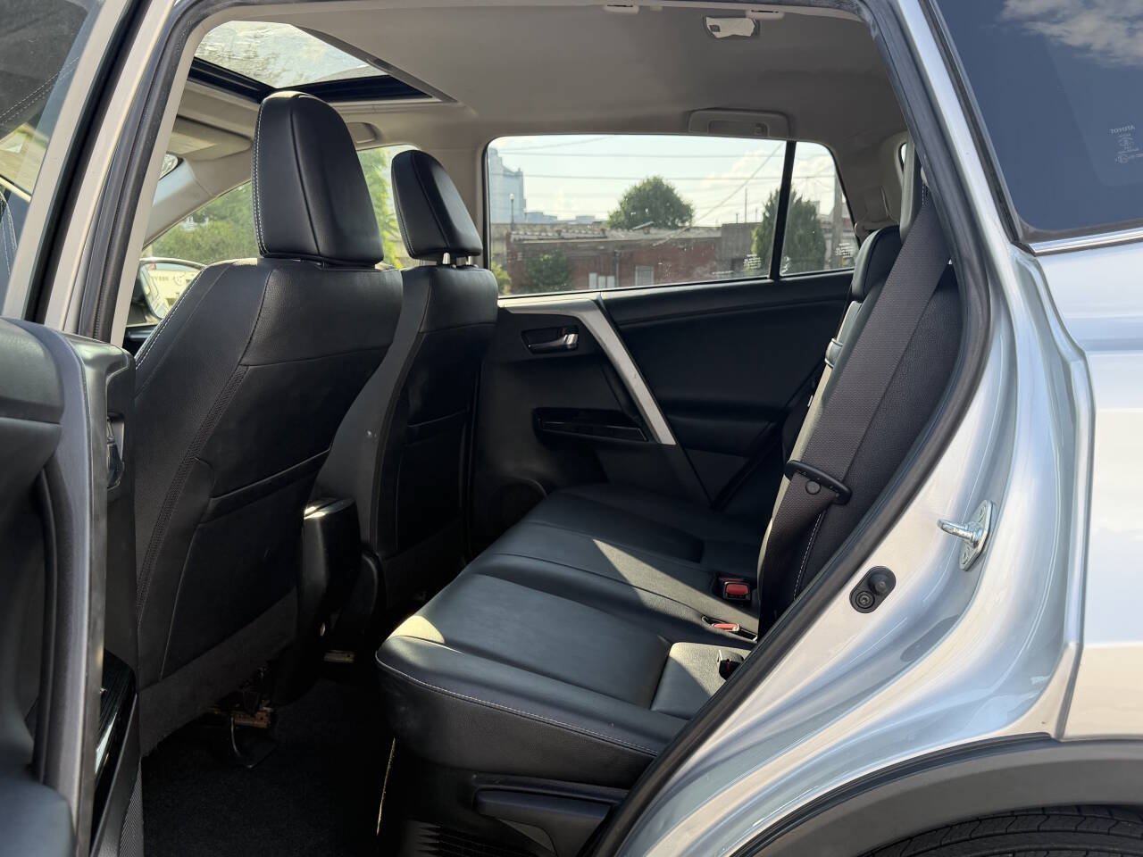Used 2016 Toyota RAV4 Limited AWD/4WD image 19