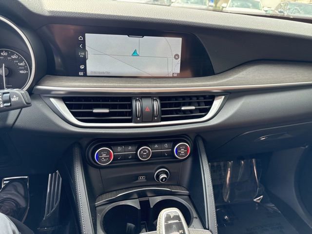 Used 2022 Alfa Romeo Stelvio Ti image 20