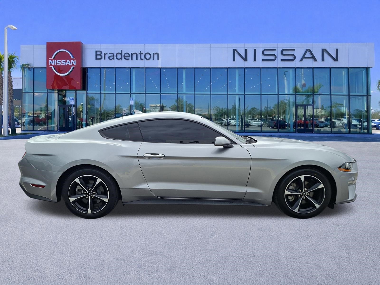Used 2023 Ford Mustang Coupe image 4