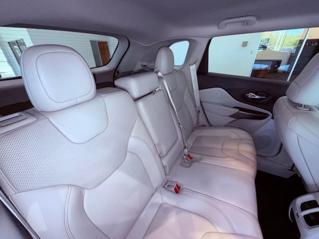 Used 2020 Jeep Cherokee Limited image 11