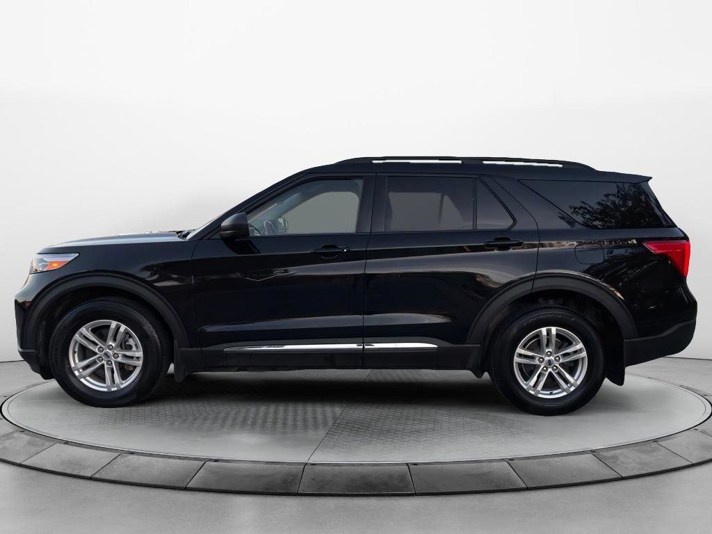 Used 2022 Ford Explorer XLT image 2