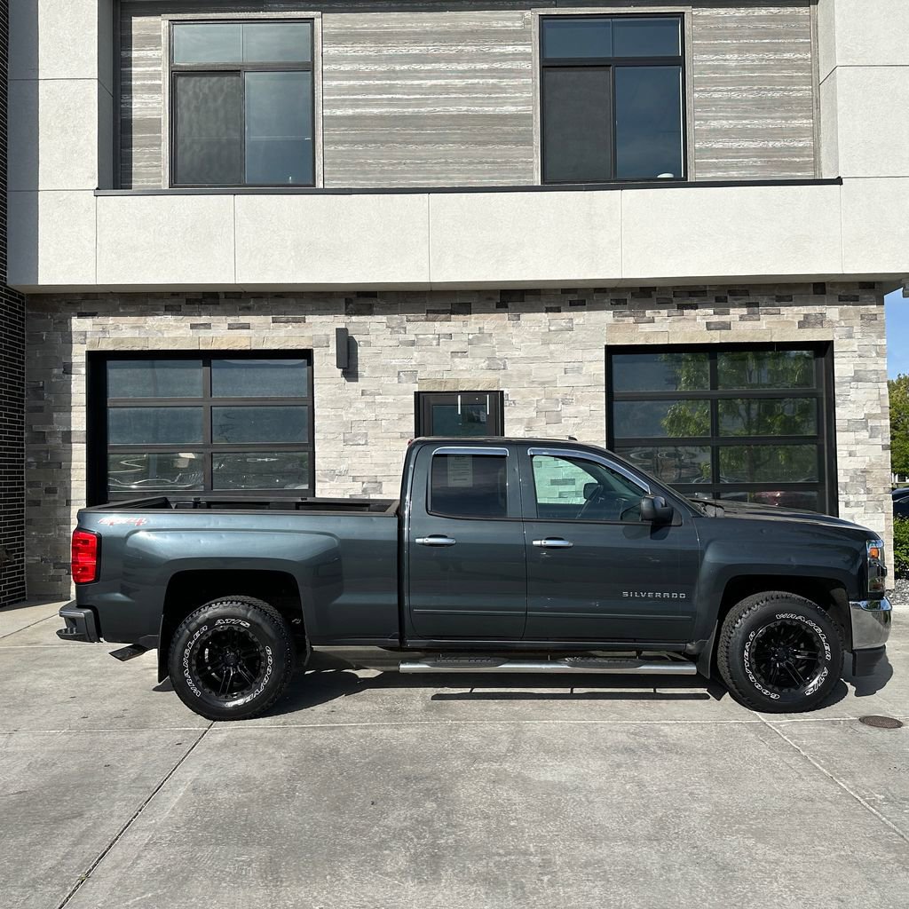 Used 2019 Chevrolet Silverado 1500 LT AWD/4WD image 2
