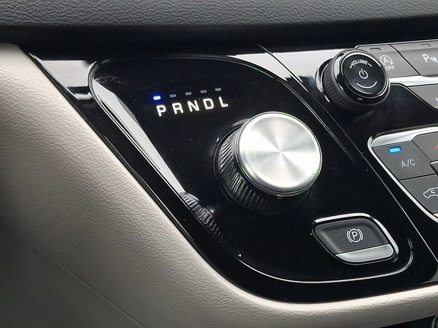 Used 2024 Chrysler Pacifica Touring-L FWD image 15