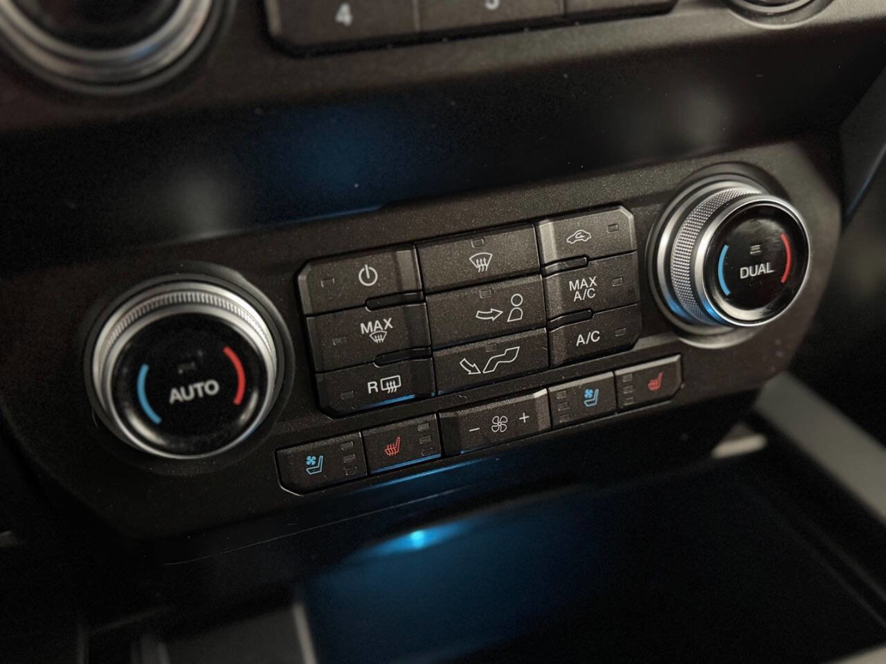 Used 2019 Ford F150 Lariat w/ Equipment Group 502A Luxury AWD/4WD image 45