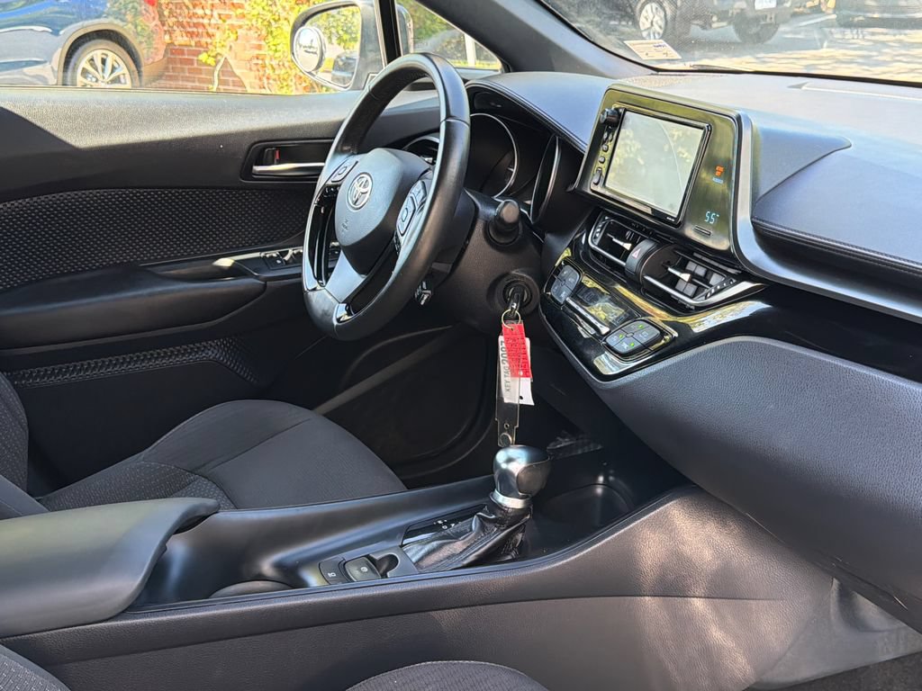 Used 2018 Toyota C-HR XLE FWD image 10