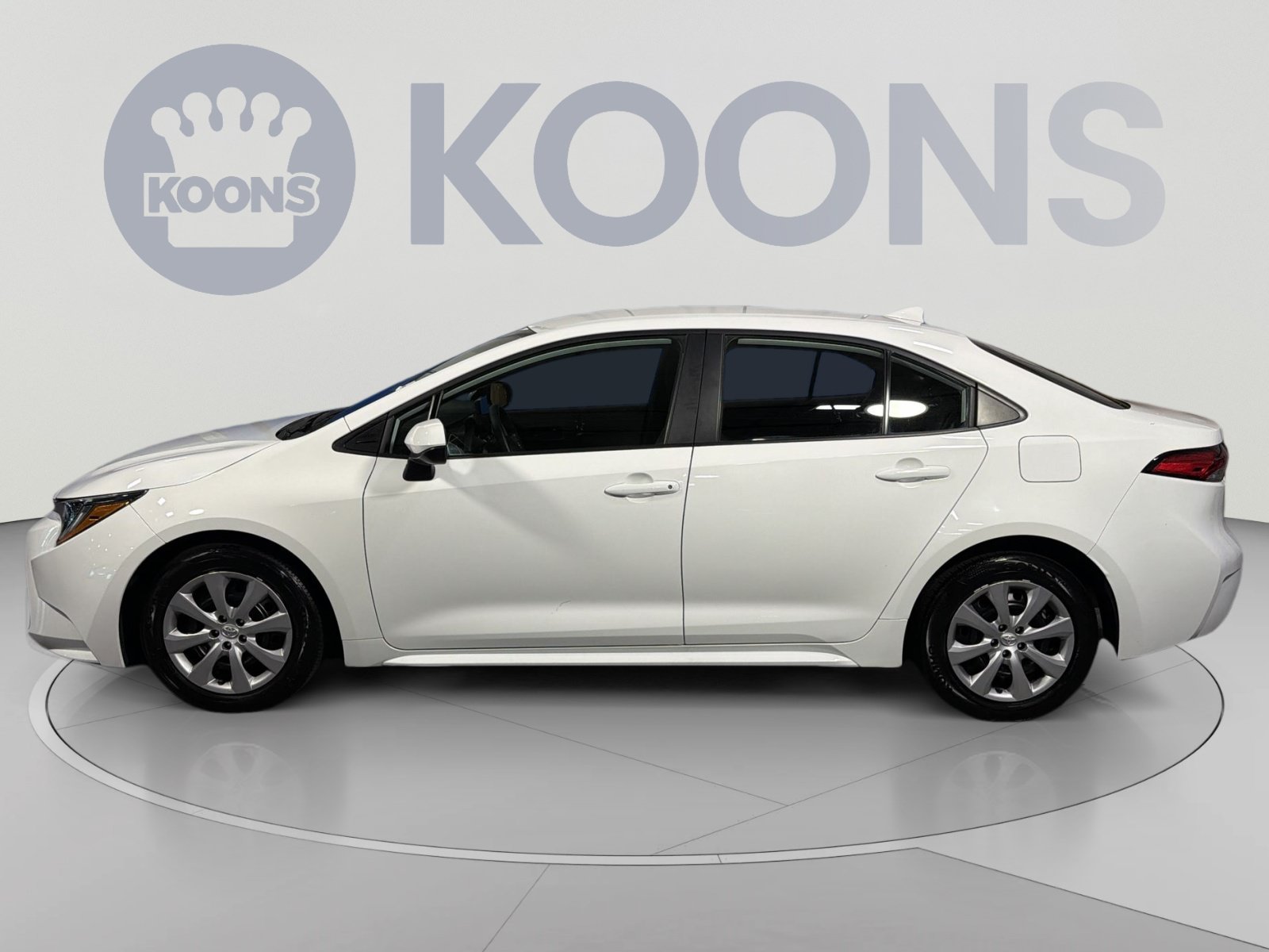 Used 2025 Toyota Corolla LE FWD image 2