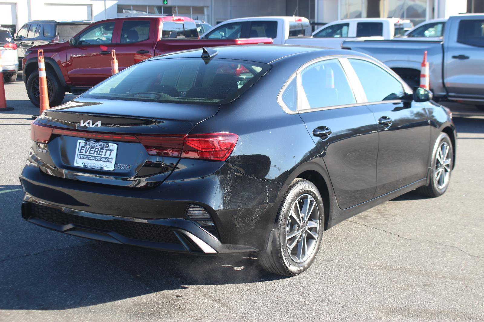 Used 2023 Kia Forte LXS w/ LXS Technology Package image 7