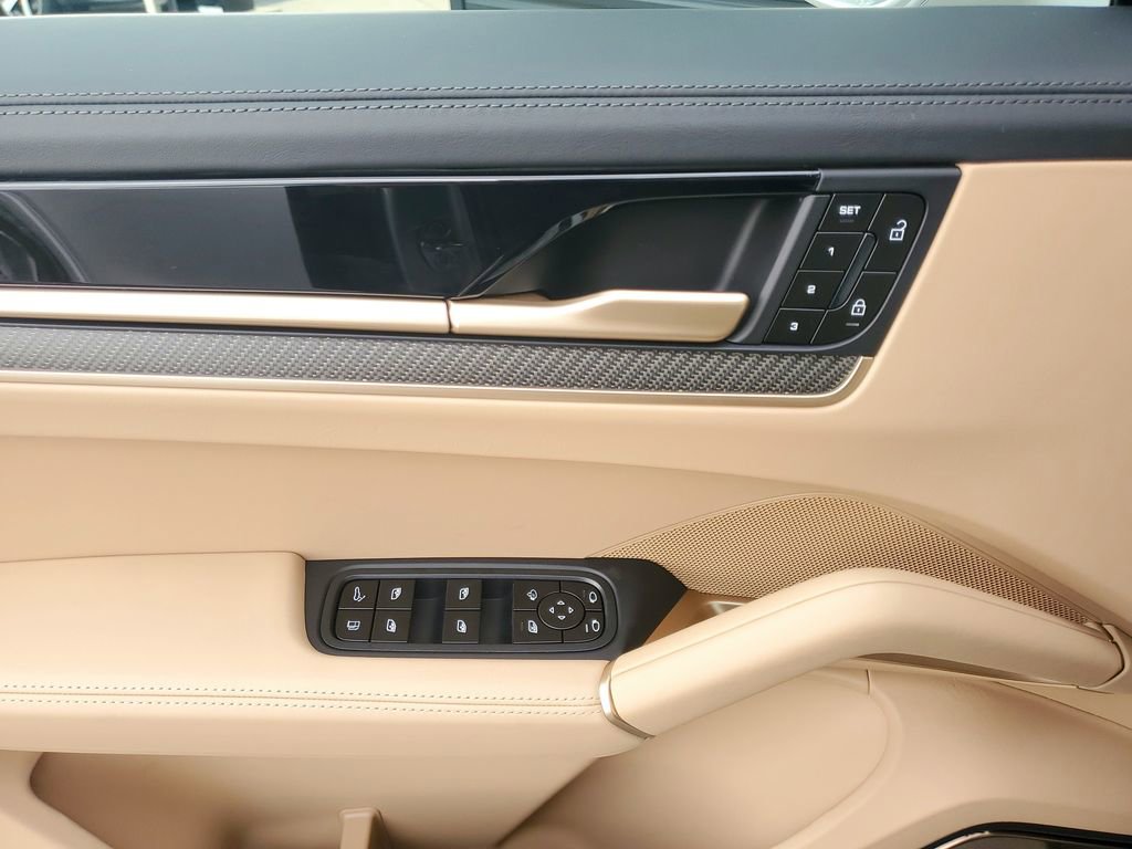 New 2025 Porsche Cayenne Turbo image 8