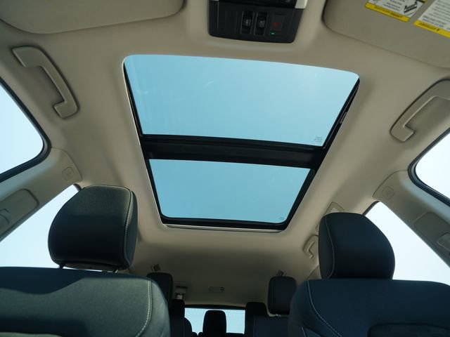 Used 2022 Nissan Pathfinder SV w/ SV Premium Package image 12