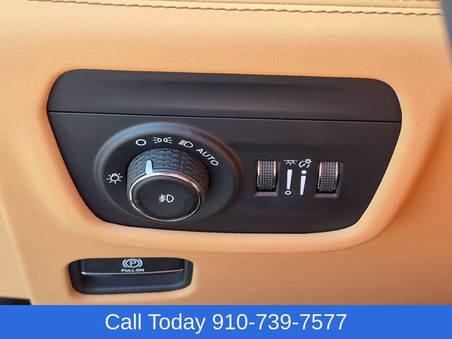 Used 2024 Jeep Grand Cherokee Summit AWD/4WD image 17