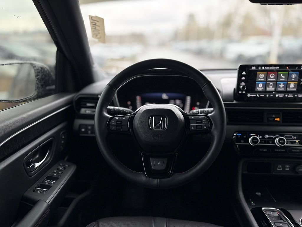 Used 2025 Honda Pilot Black Edition image 24