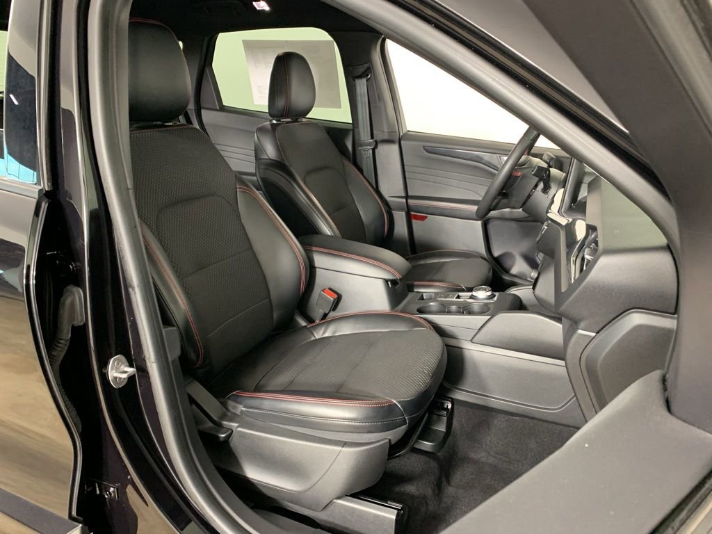 Used 2023 Ford Escape ST-Line w/ Tech Pack #1 image 35