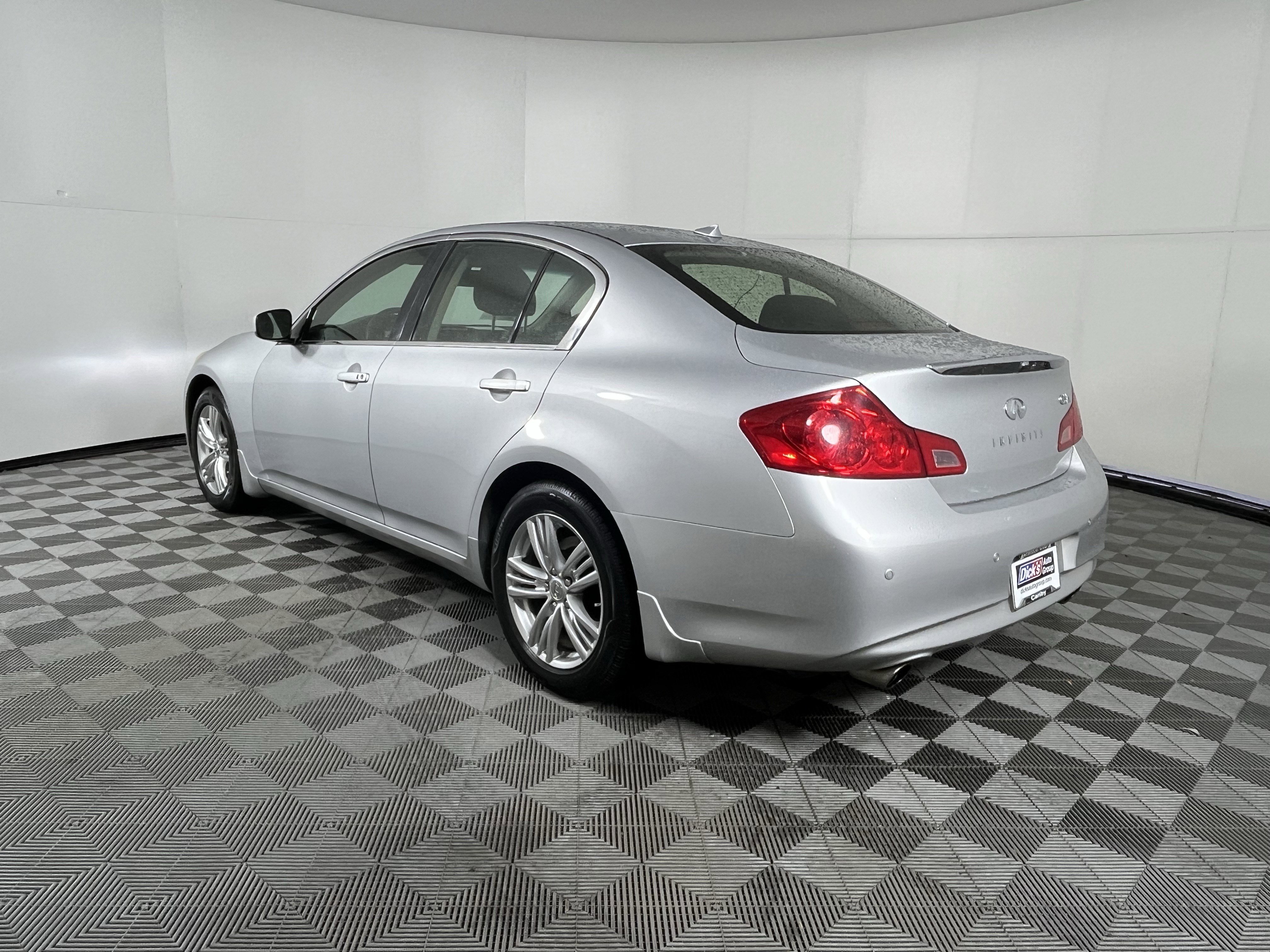 Used 2013 INFINITI G37 x w/ Premium Pkg image 3