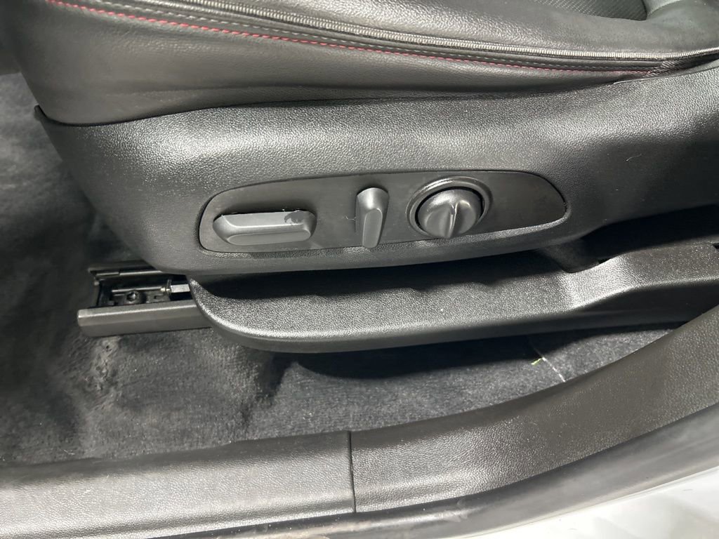 Used 2023 Chevrolet Traverse RS image 14