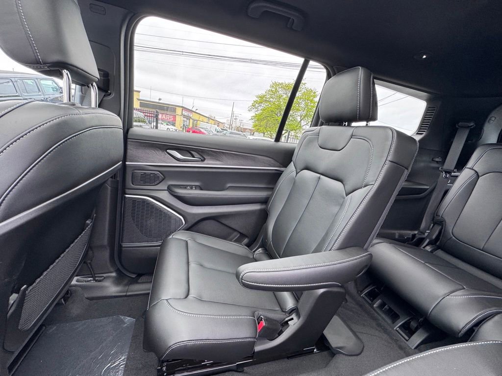 New 2026 Jeep Grand Cherokee L Limited AWD/4WD image 17