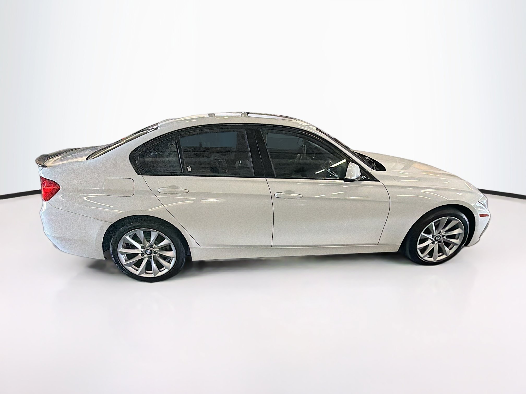 Used 2015 BMW 320i xDrive Sedan AWD/4WD image 10